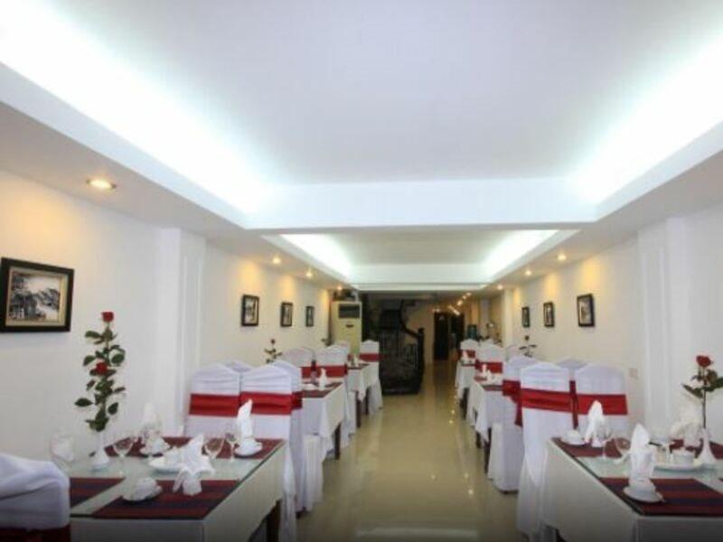 Khách sạn Crystal